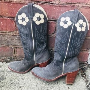 Vintage women’s ACME cowboy boots